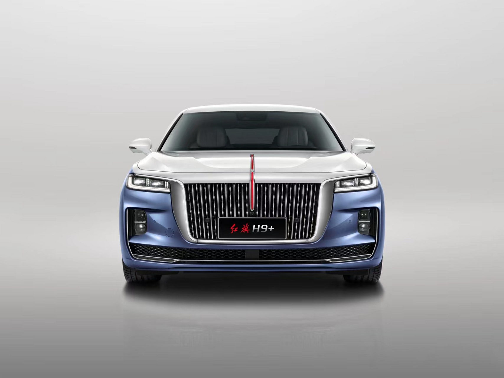 2023款红旗h9新增量子银灰车漆,方向盘按键由触摸改为实体键控制,新增