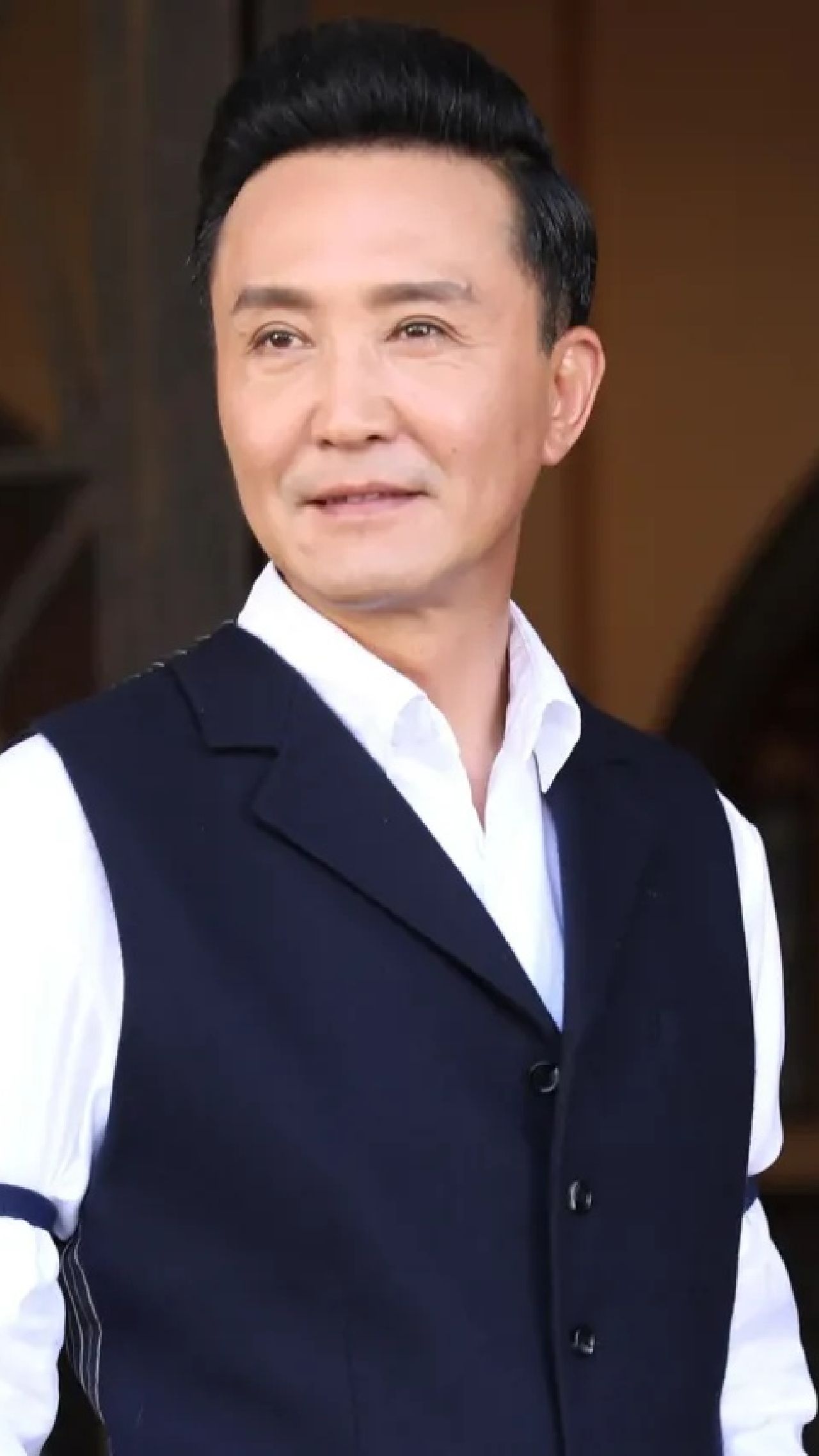 演员吴刚更新社交平台,称:范大人的东西,可不是能随便触碰的!