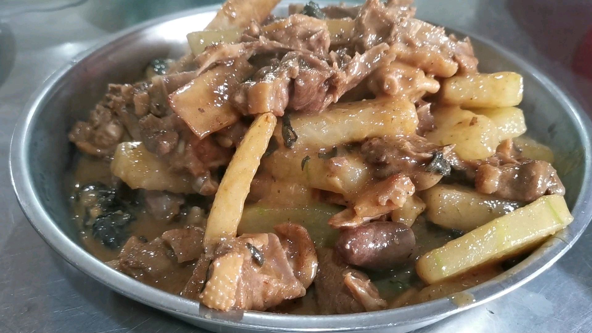 乡村饭店特色,冬瓜焖鸭,看看乡村饭店师傅是怎么做的