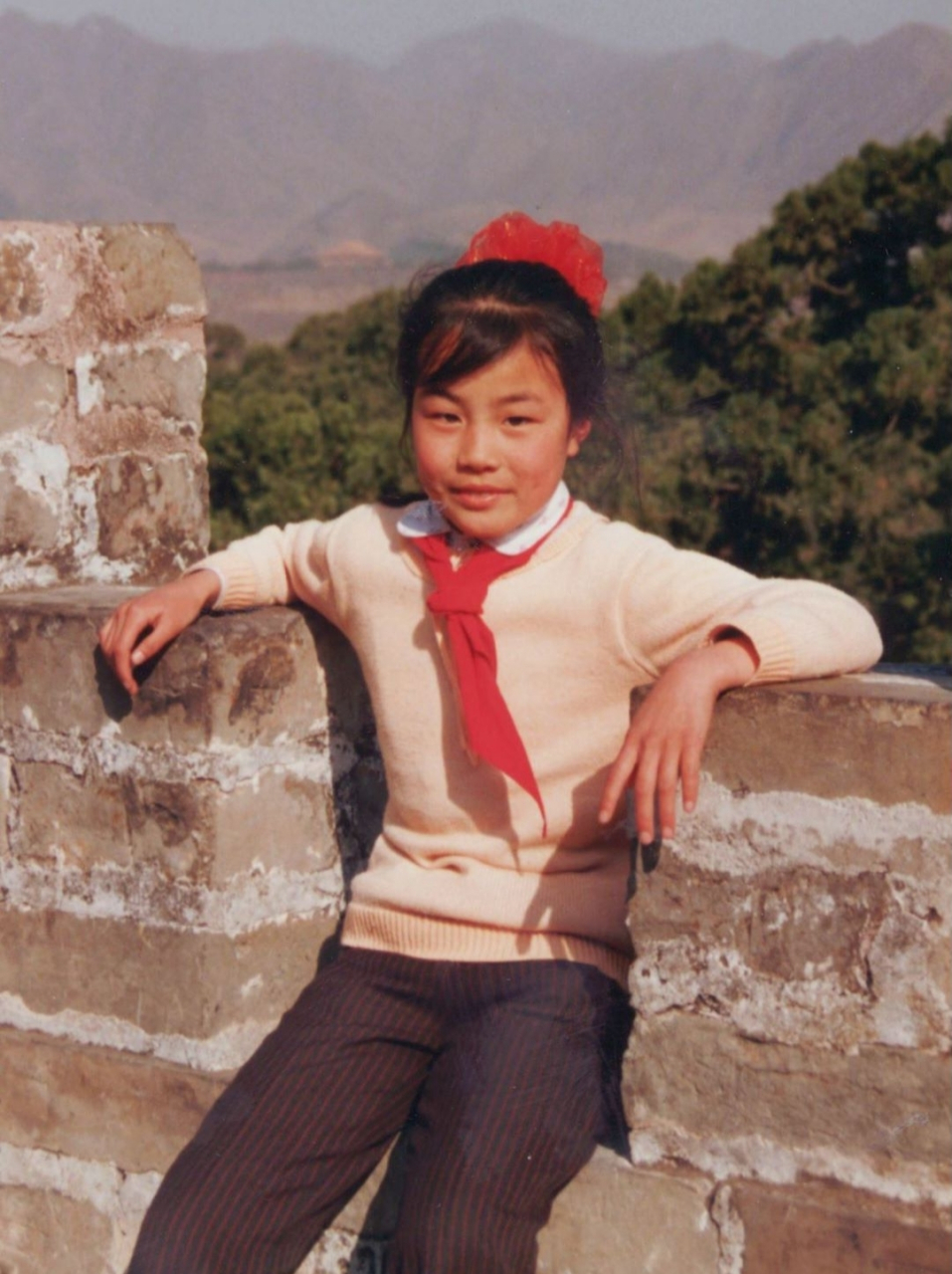 青涩的童年,两张女同学小学春游的照片.