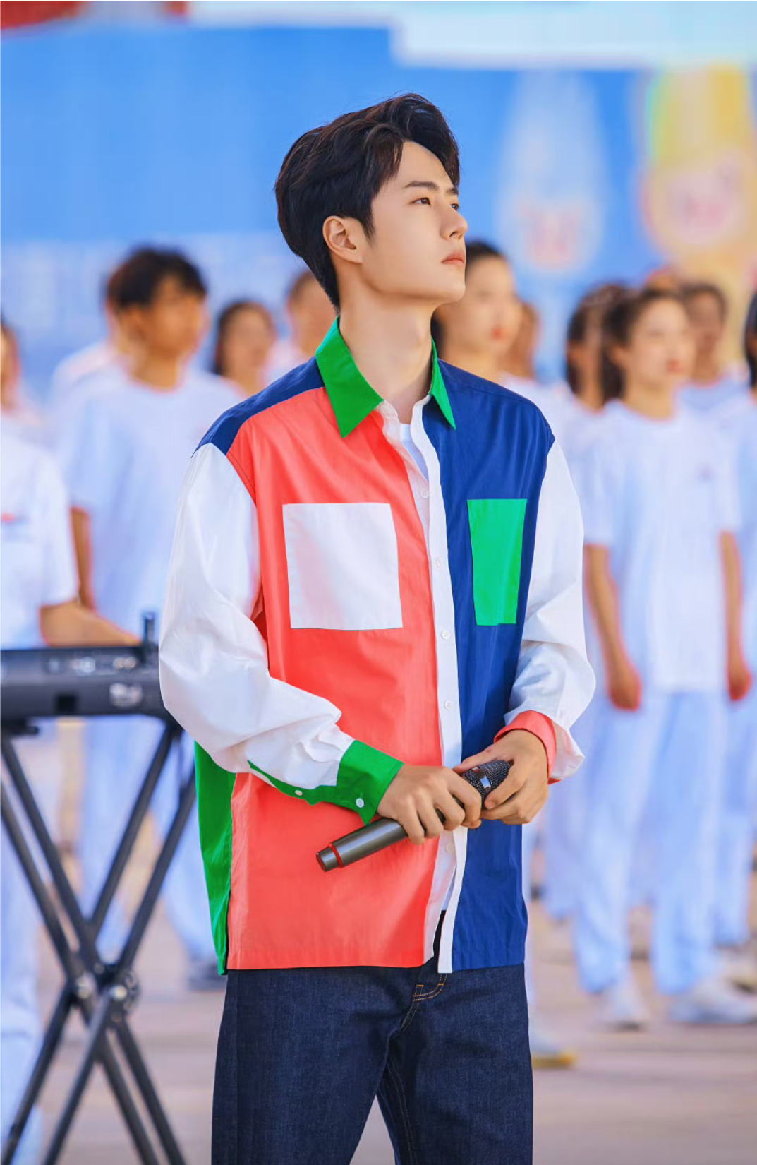 古装对阵现代,王一博为亚运会宣传,又现"双生"霹雳舞!