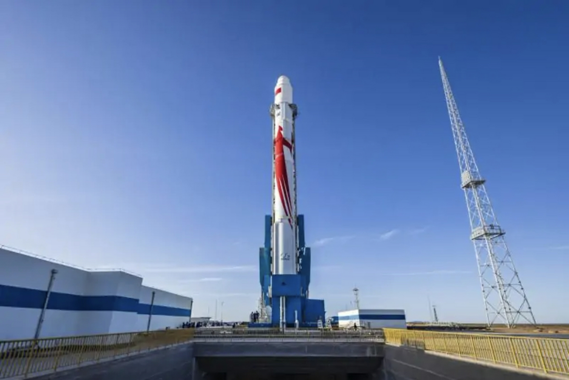 朱雀二号液氧甲烷火箭发射成功 7月12日,由我国蓝箭航天空间科技股份