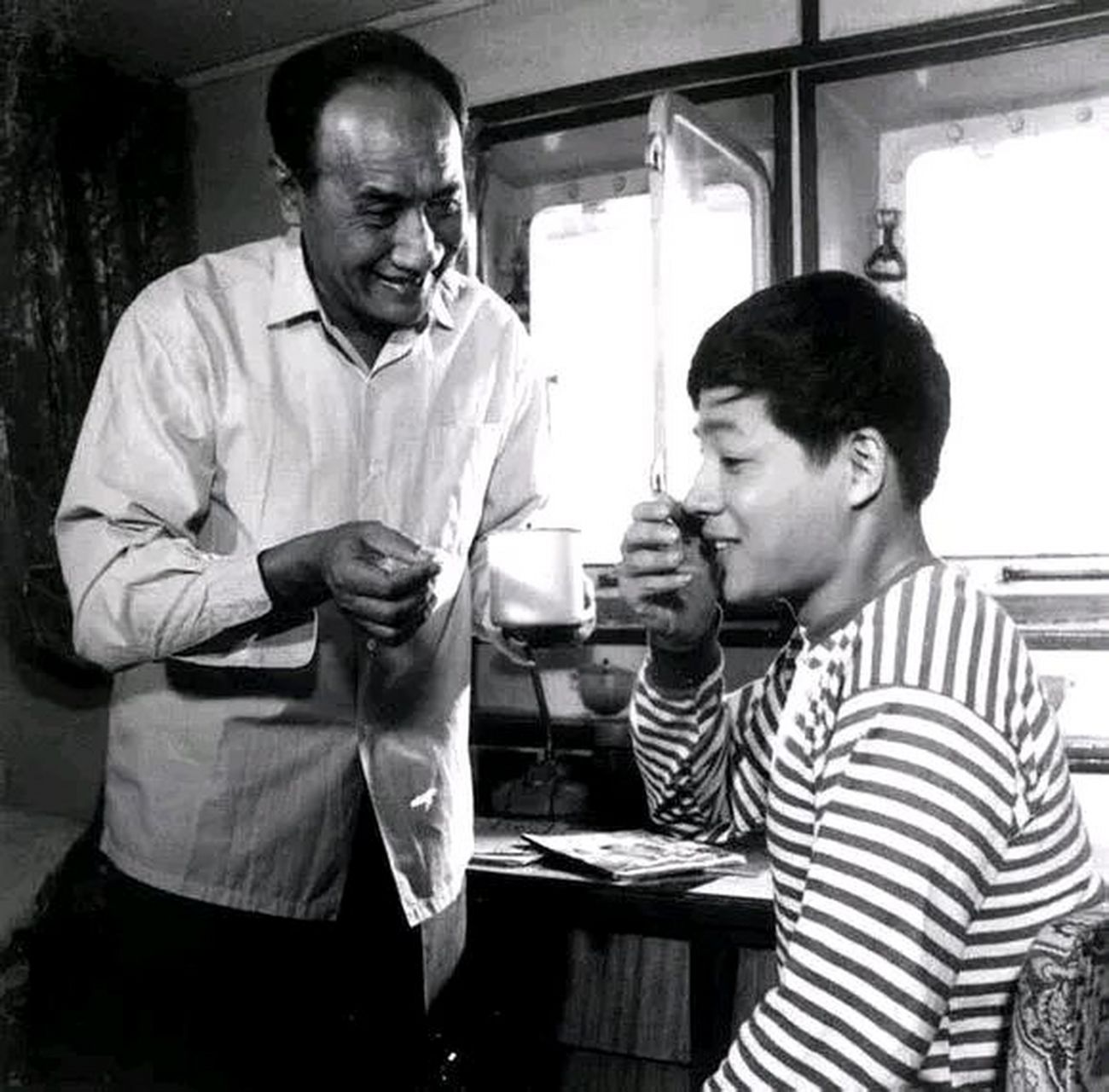 薛国平,旁边的老者是上影厂老演员李农