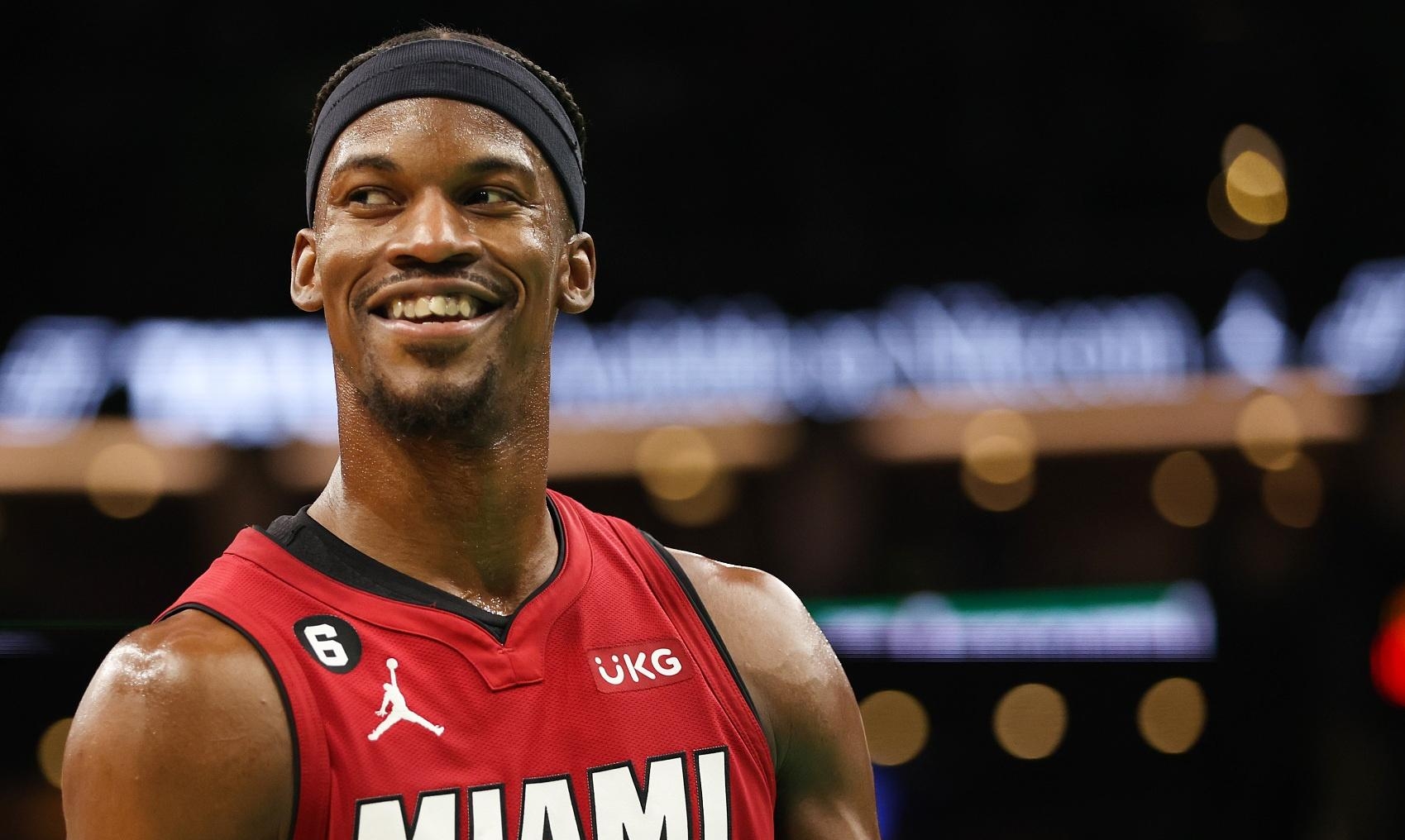 太阳想要组建3巨头阵容,詹姆斯琼斯有意30 6后卫