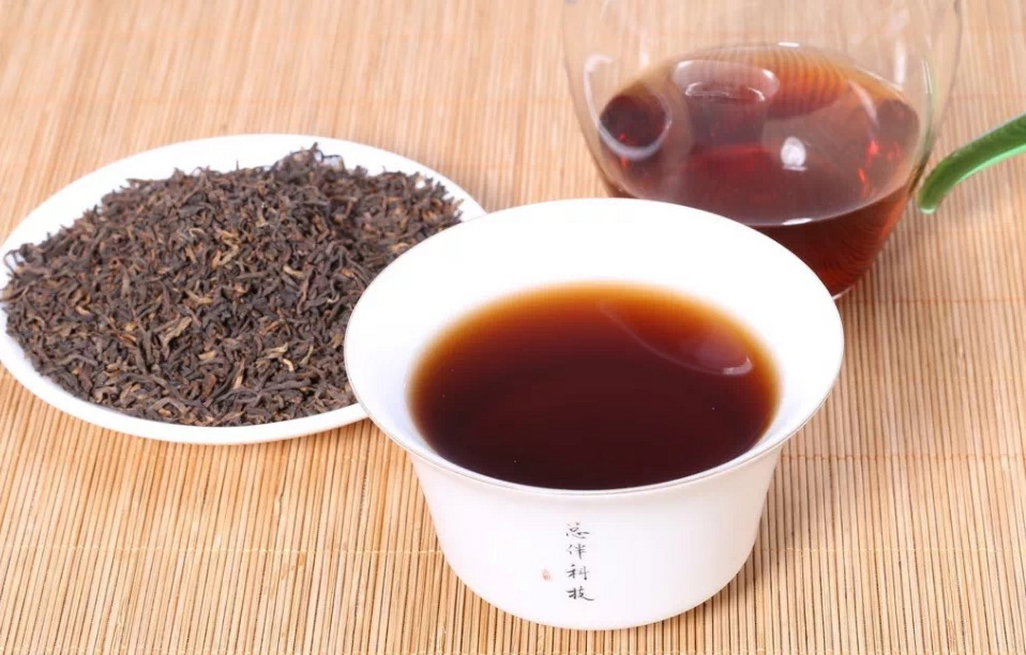 红茶≠red tea 是的,红茶的英文也不是"red tea",正确的表达是:"black
