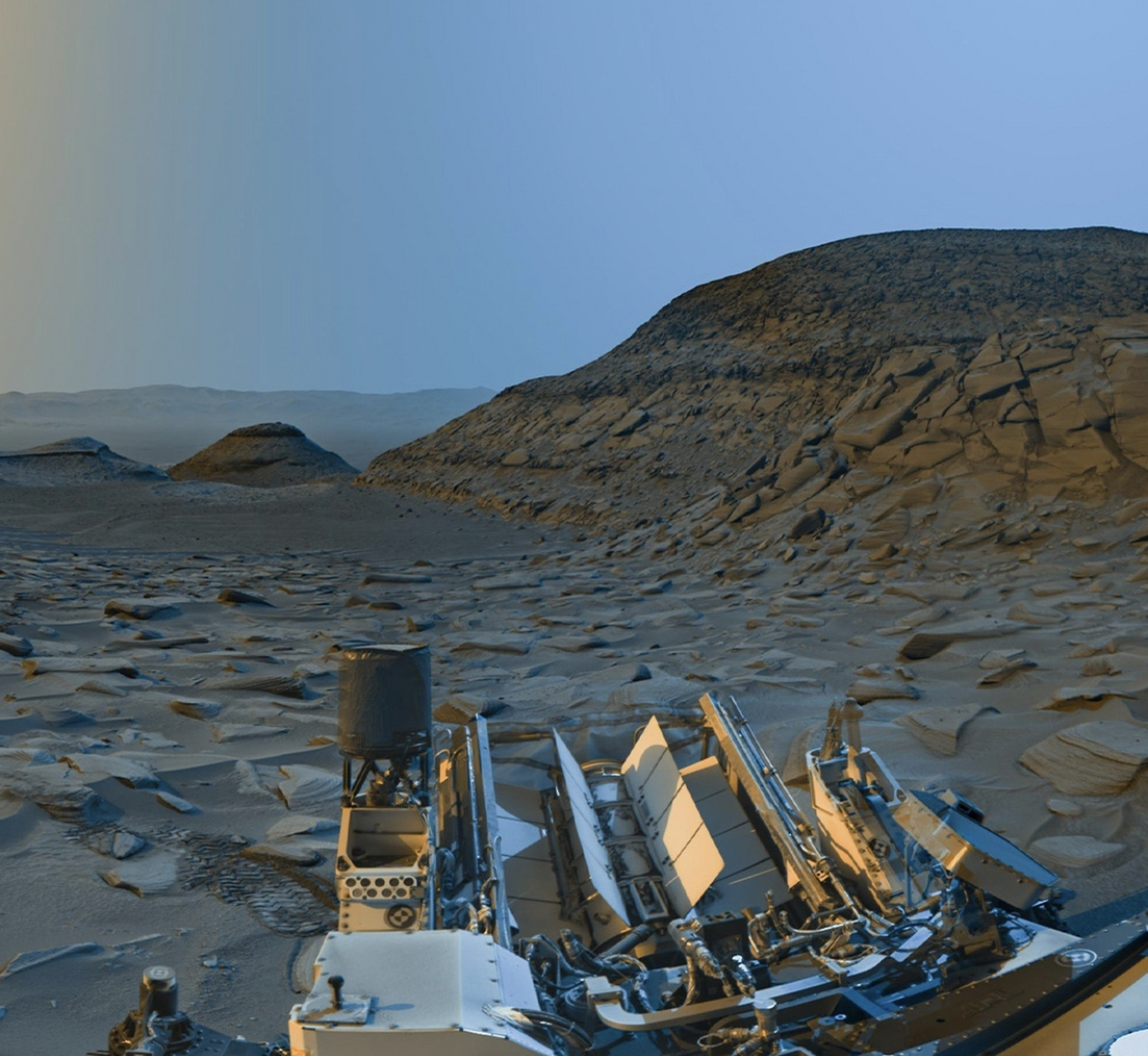 美国好奇号火星车拍摄的火星表面照片.
