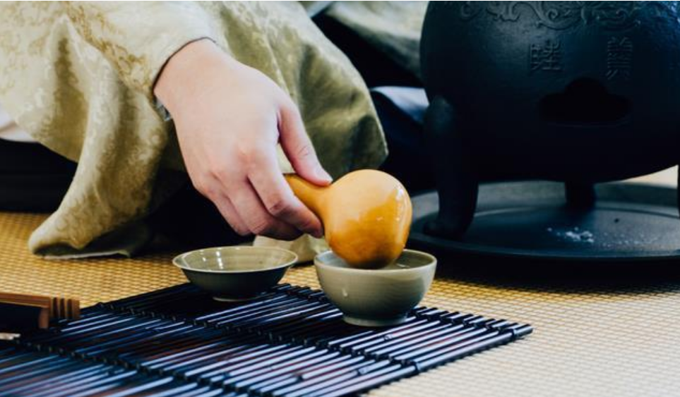 浅析《茶酒论》中的茶文化角色意象