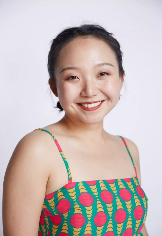 微胖女星辣目洋子晒美照,"肉感美"引争议,网友:凤姐第二