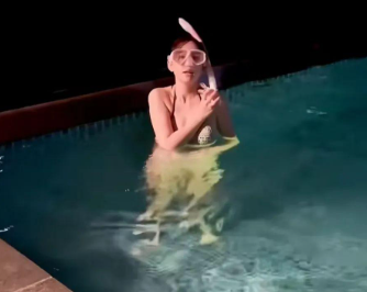 44岁陈乔恩近照曝光,分享比基尼游泳现状,女方真实身材全曝光