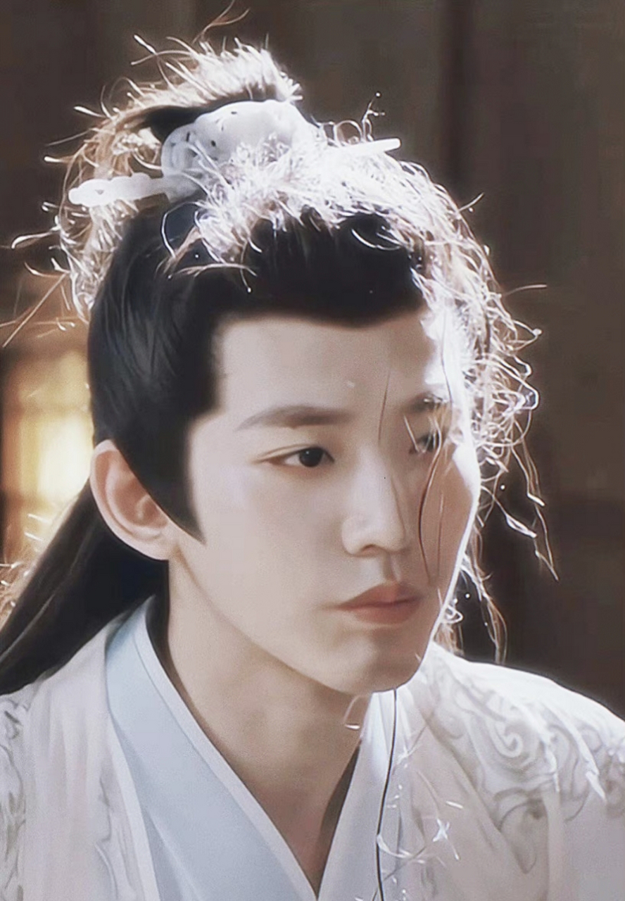 误以为自己失去清白,堂堂青丘少主整日借酒消愁,每天浑浑噩噩不知家何