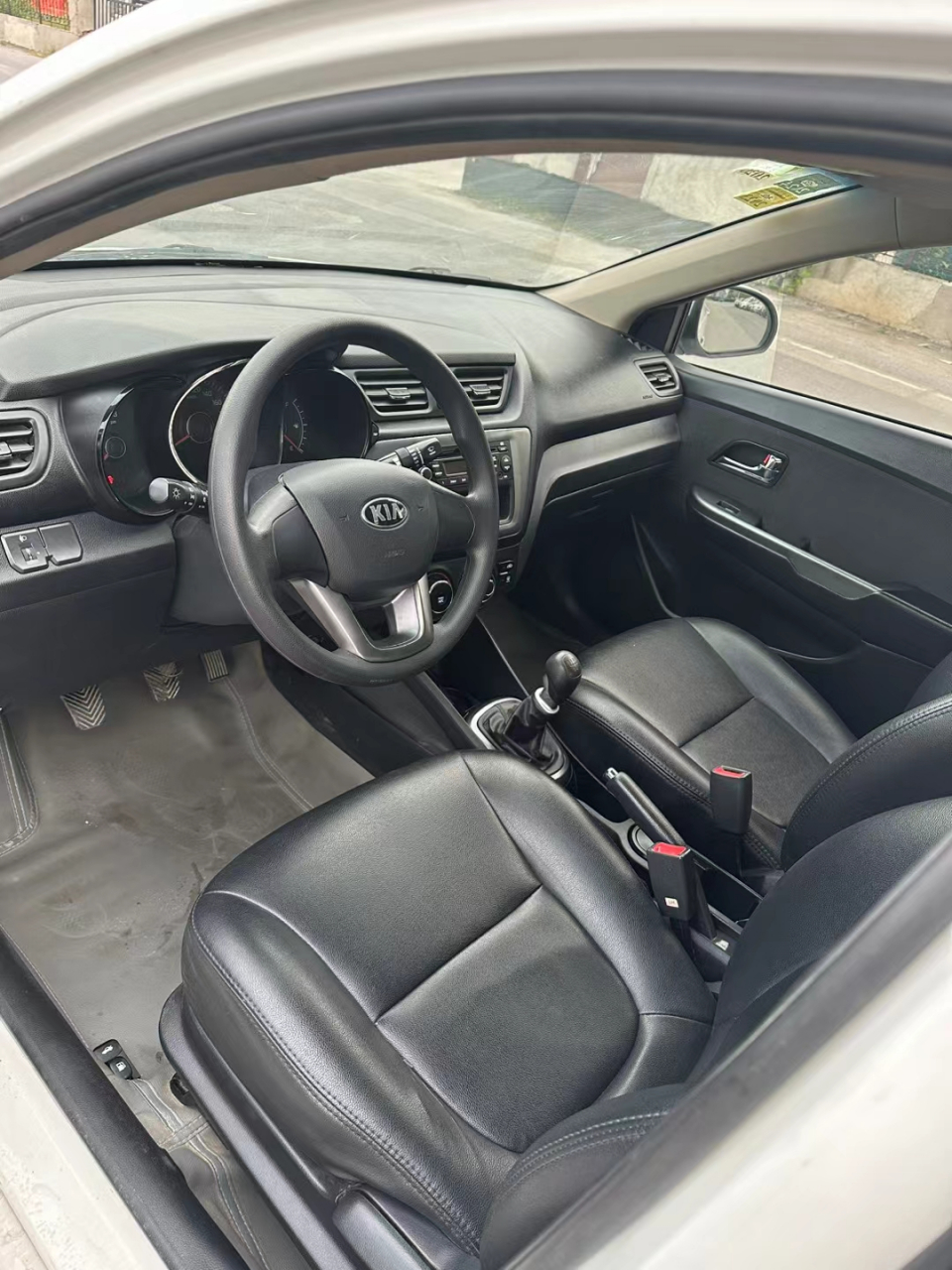 13年起亚k2,个人一手车,审保24年4月.