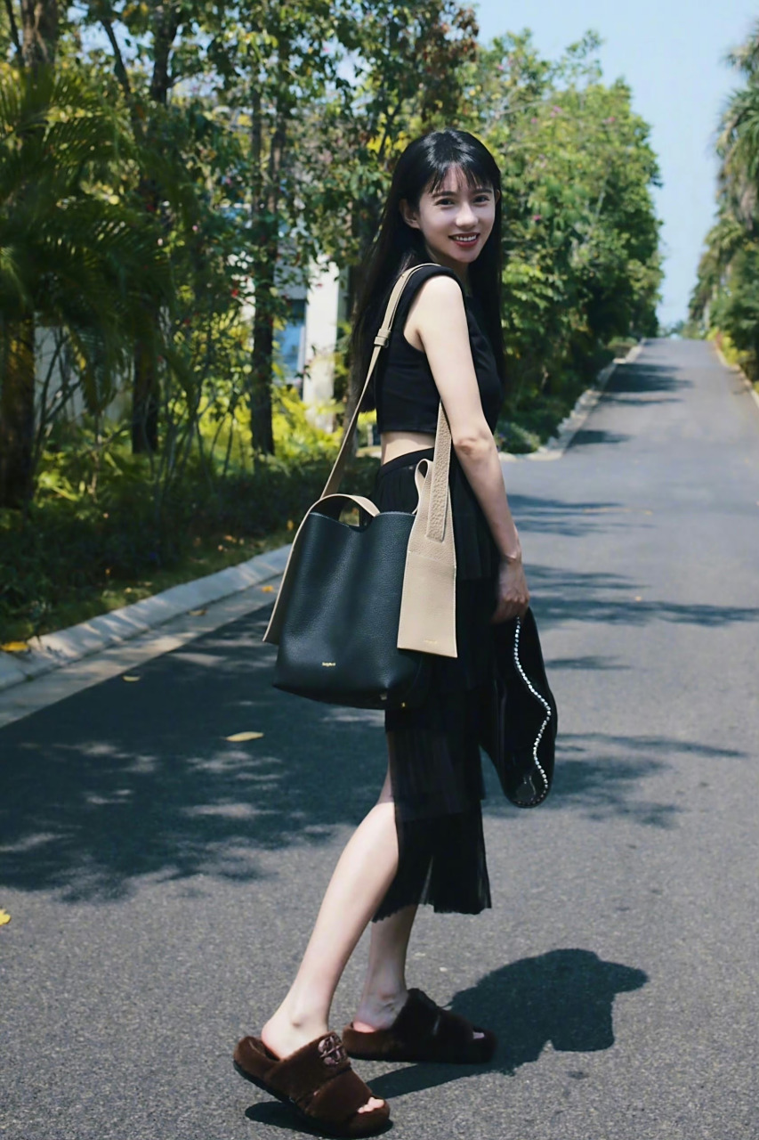 刘萌萌修长的美腿[打call][打call][打call]