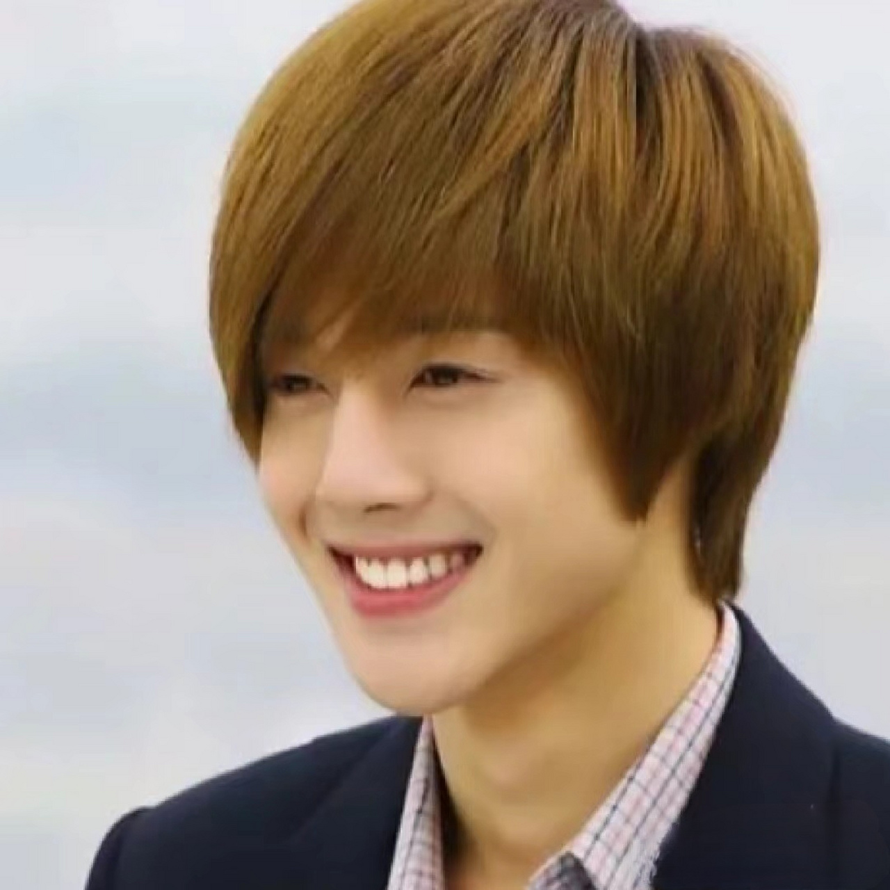 不会有人不知道金贤重为何消失了吧?  很多人至今以为他家暴,不是的!