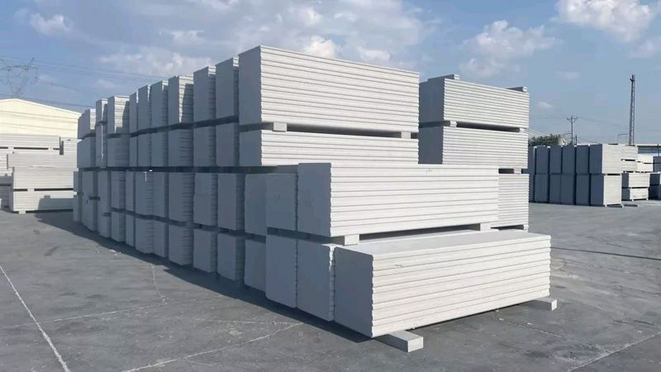 山西雷创的蒸压加气混凝土产品是一种轻质保温墙体材料,具有质量轻