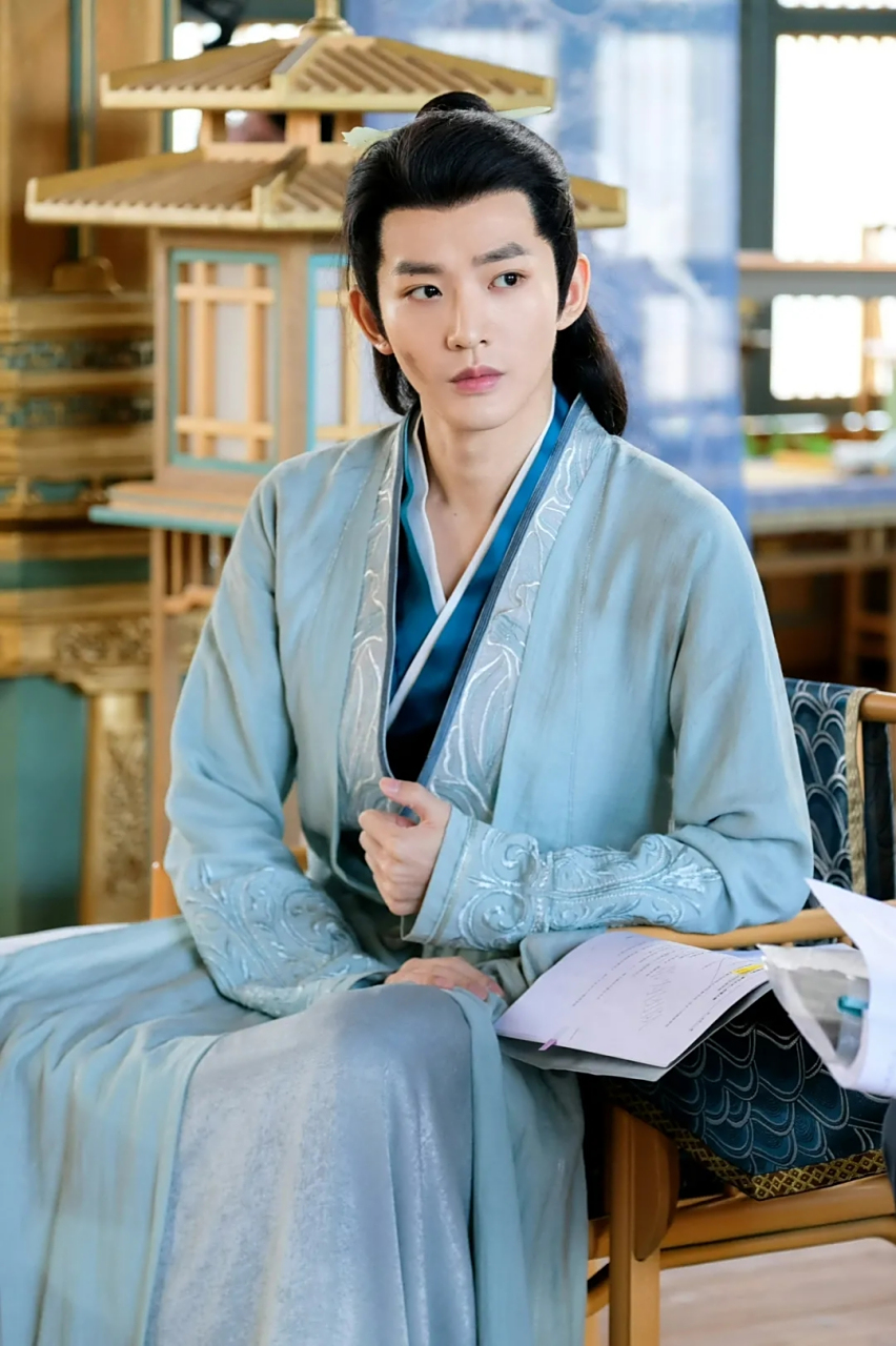 看来是挺着急的,为了跟上长相思的热度,一定要把自