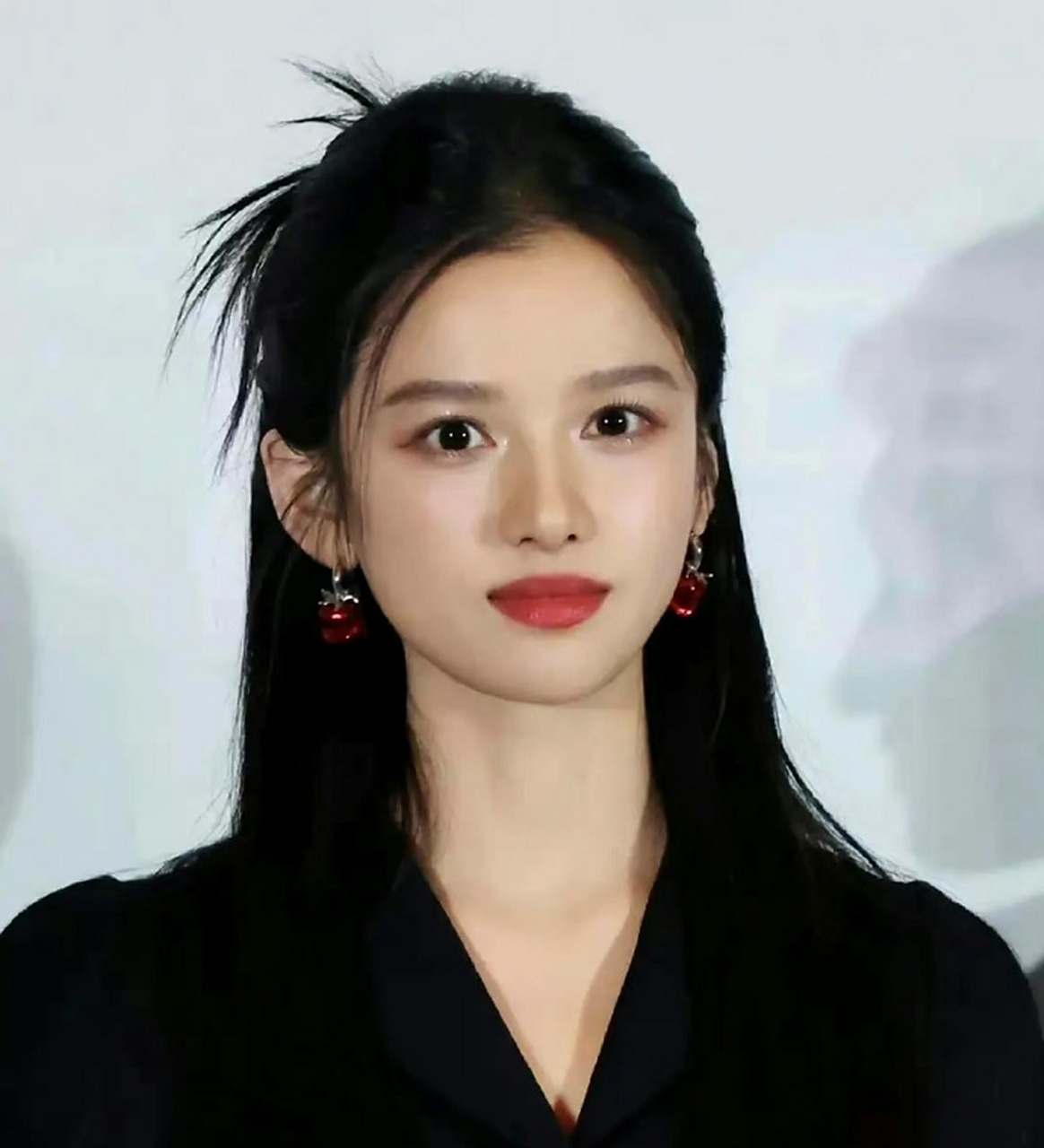 张婧仪和周也鸡毛头造型,天啊,有一瞬间我真的脸盲了