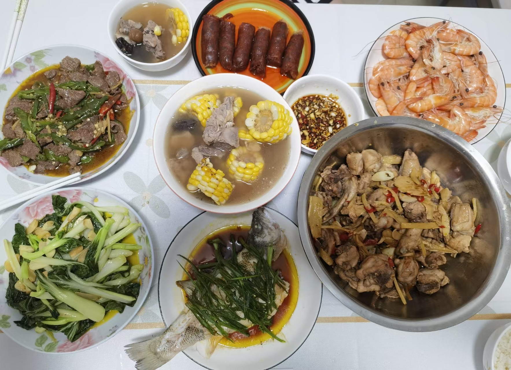 图一和图二的家庭聚餐,你们更喜欢哪一款?