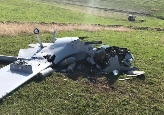 重磅:俄一架大型无人机在前线坠毁