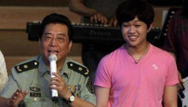 李天一被判入狱,梦鸽金铁霖关系曝光,许梦鸽的儿子怎么会这么像