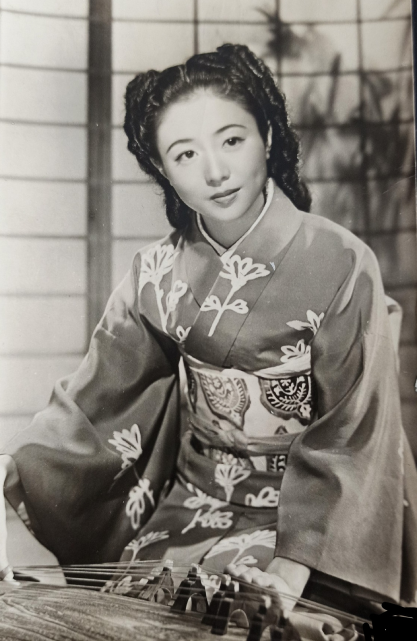 抚琴的和服美女～民国初年老照片