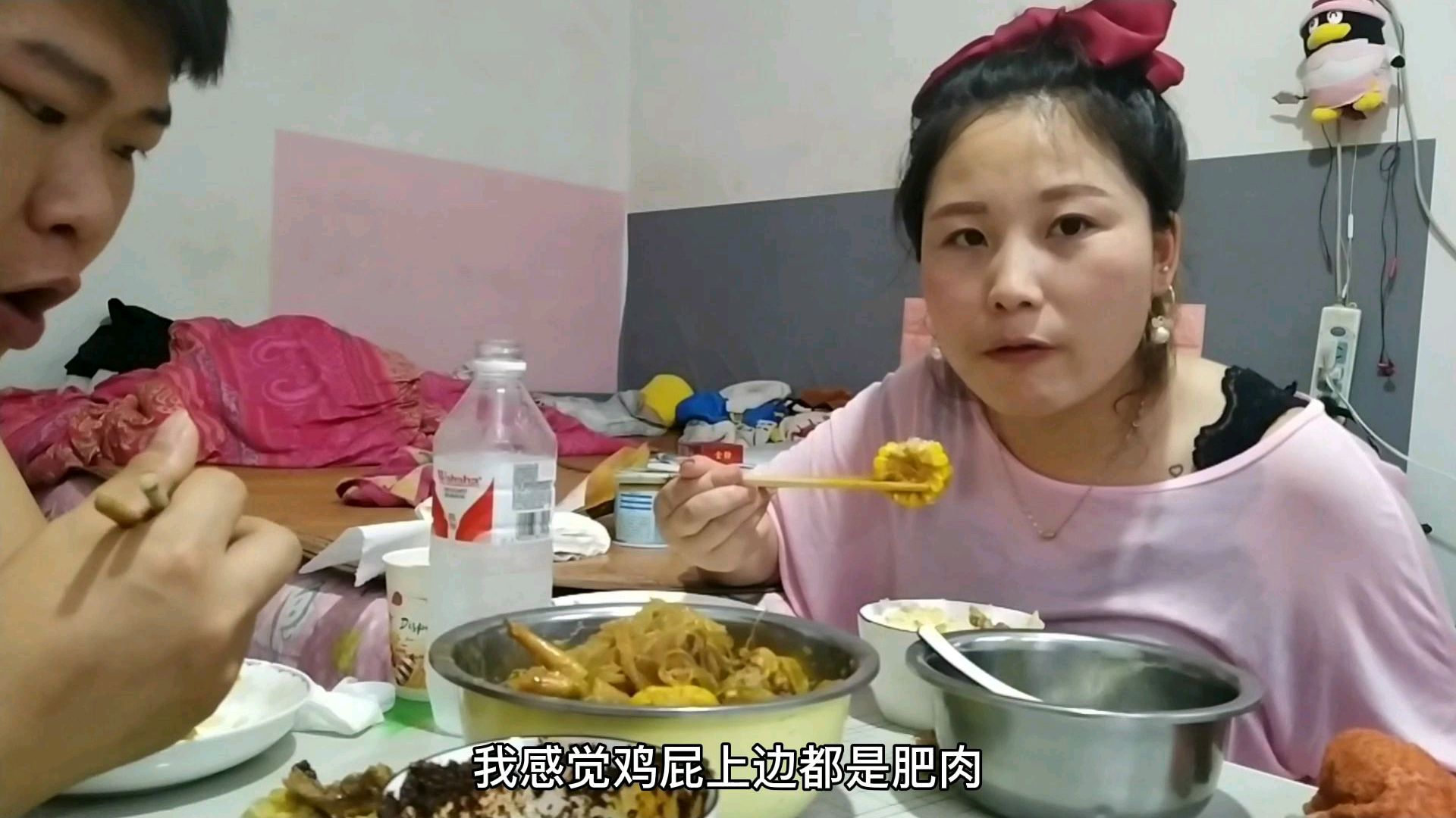 农家小微花27元买一只鸡,放点配菜用高压锅炖,连鸡屁股也吃光!