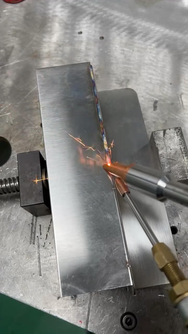 无焊丝焊接不锈钢,单面熔深!-度小视