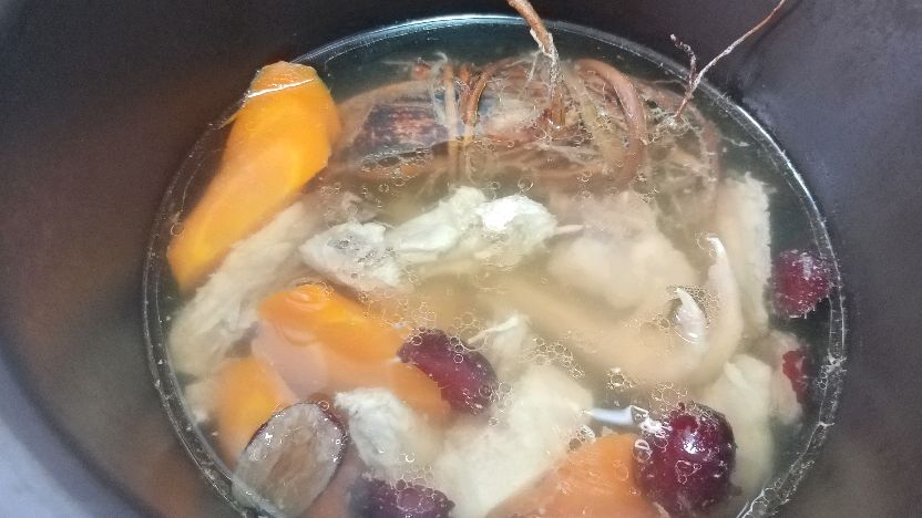 夏天犯困祛湿汤,脾胃不好多喝,简单好喝五指毛桃老母鸡汤