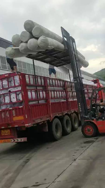 土工布装车发货甘肃!防渗反滤,固坡防尘,公路养护!-度小视