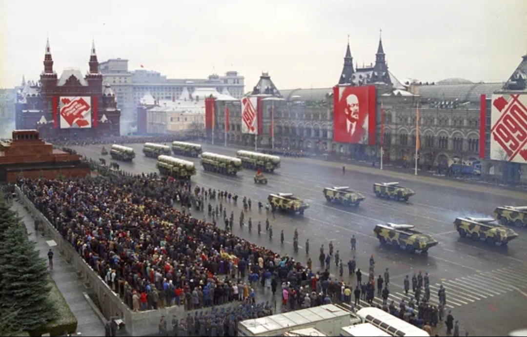 苏联最后一次红场阅兵仪式上的惊心动魄!