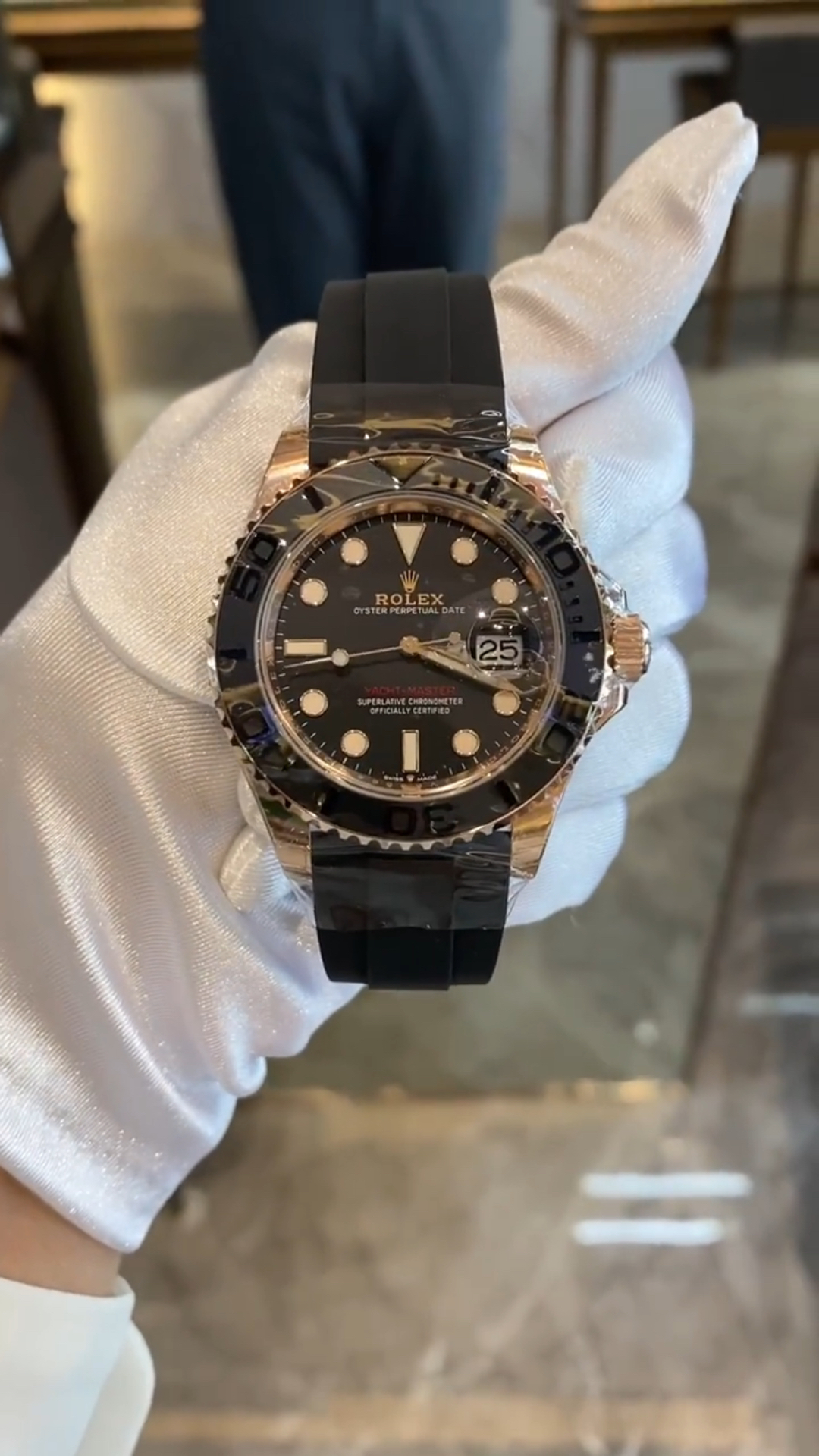 劳力士玫瑰金游艇名仕腕表简约不简单,完美融入时尚生活细节-度小视