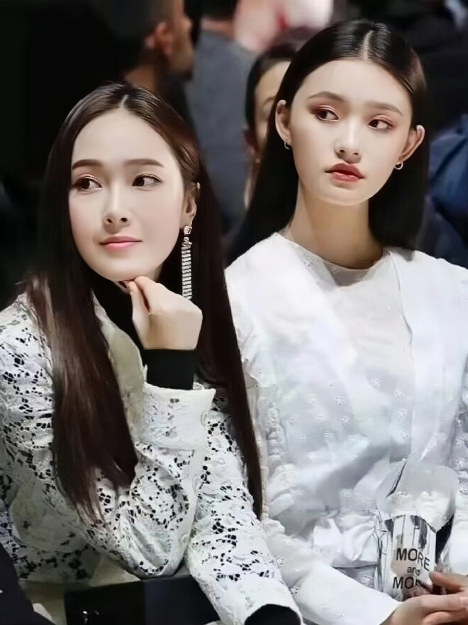 林允绝对的合照杀手,单看普通,但与其他女明星合照却都没有输过,她跟