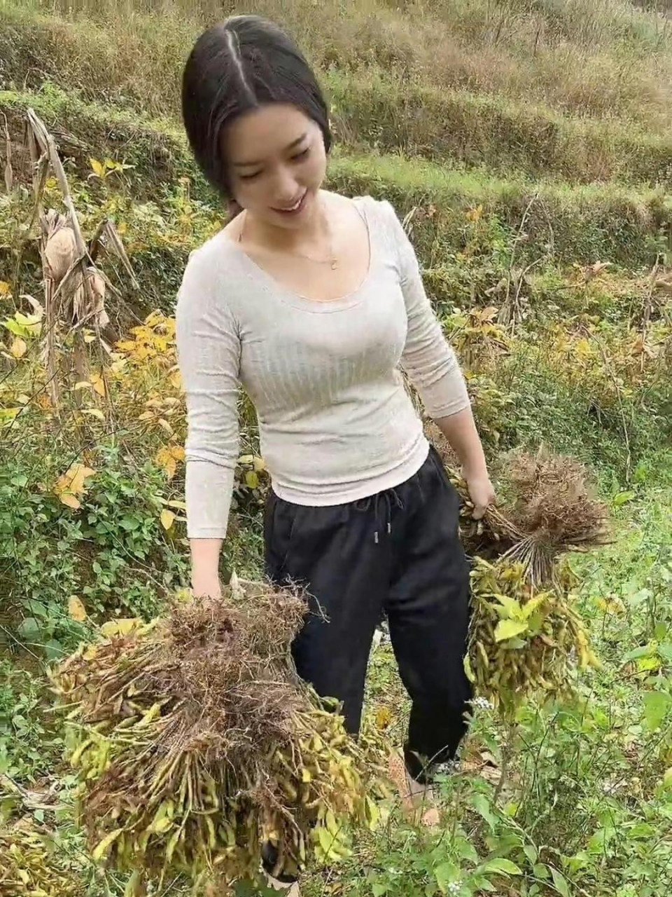 农村的妇女确实要朴实无华一点