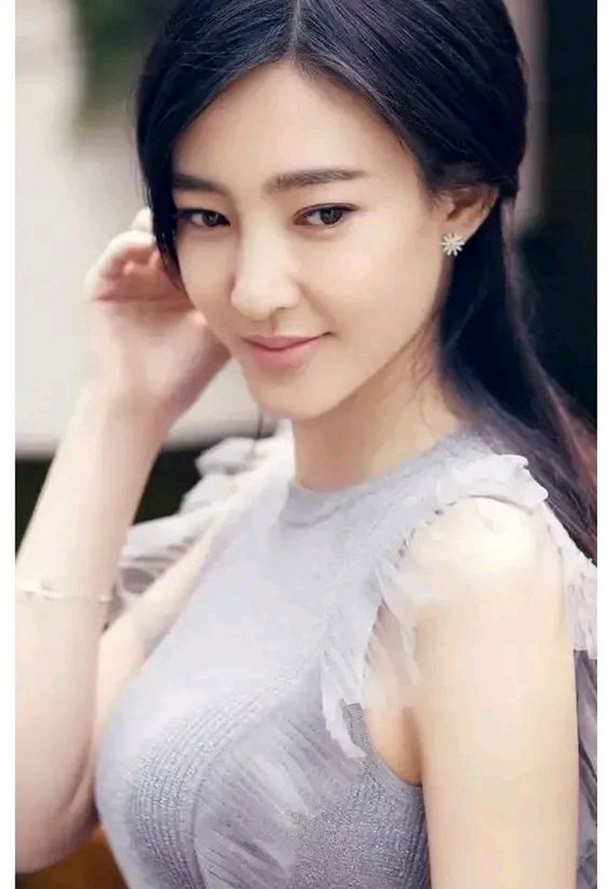 转身与相识4个月的王倩一闪婚,他对王丽坤说:"但凡你表露出一点想嫁给