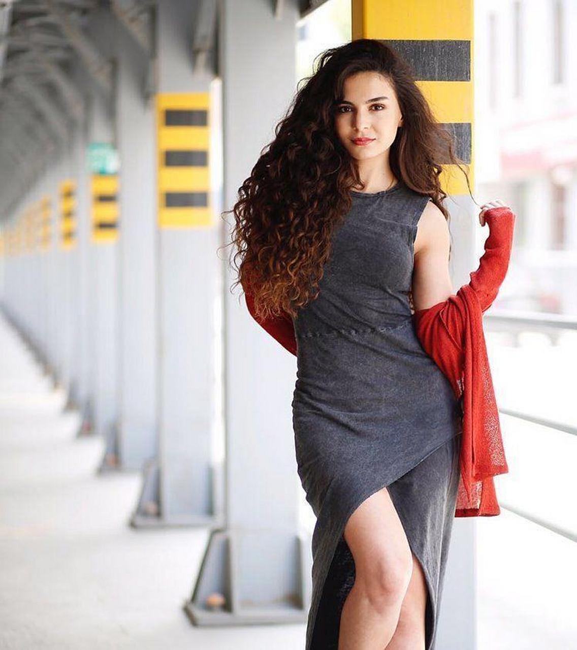 土耳其年轻女演员图片