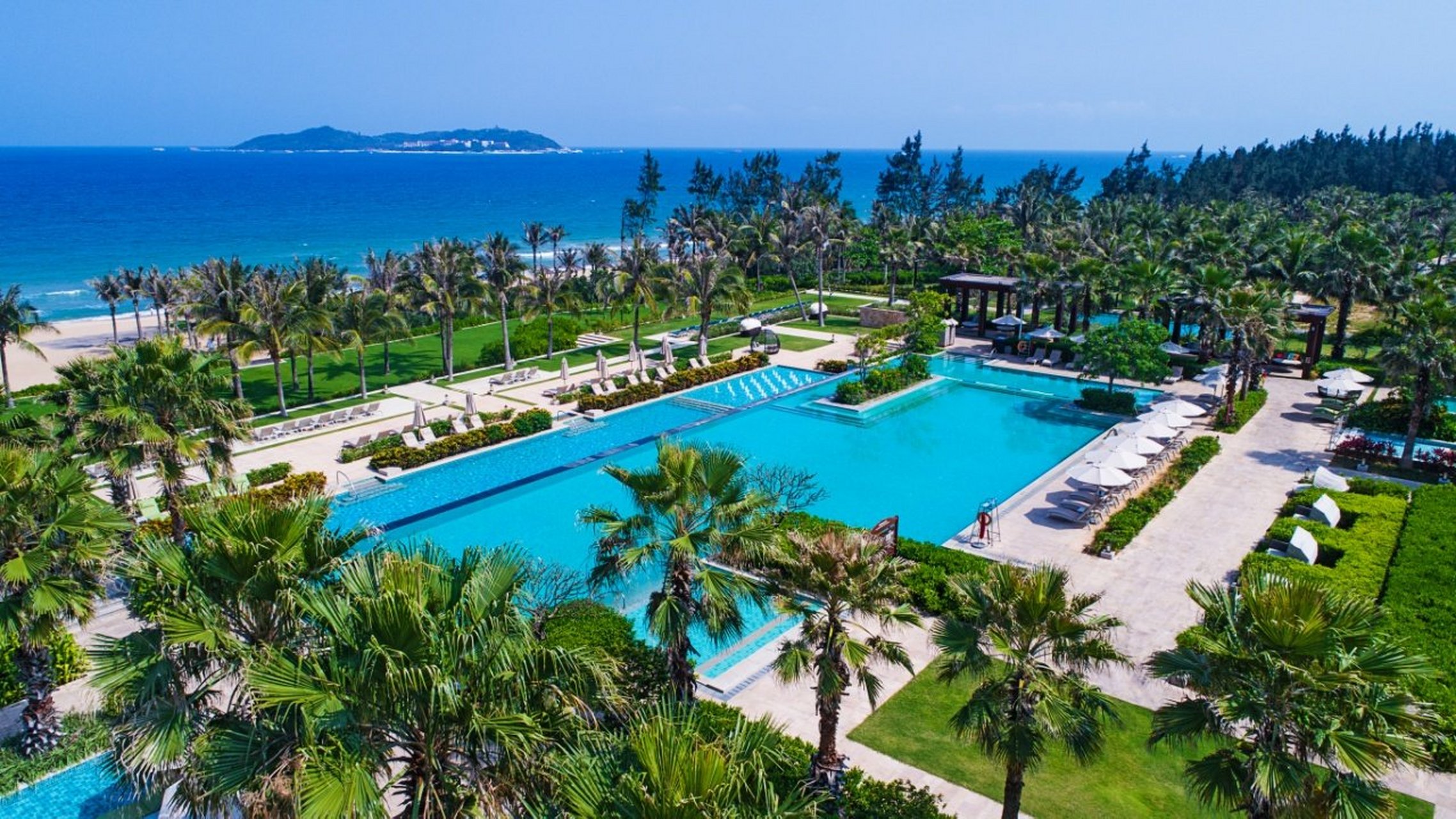 亚龙湾和海棠湾的区别在哪里?哪里的沙滩和海景更漂亮?