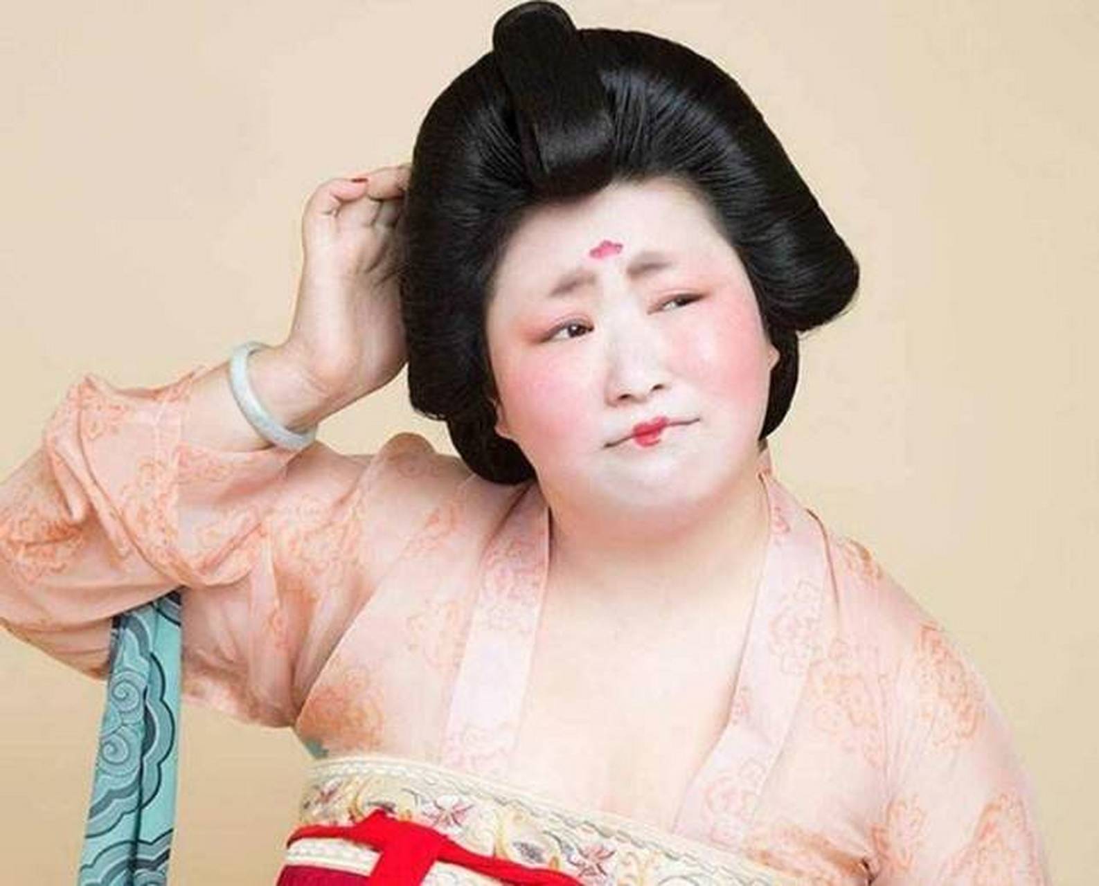 胖成台风天也能行走自如的吨位,唐代的胖美人们也不是一口气吃出来的