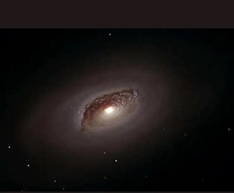 睡美人星系–黑眼星系