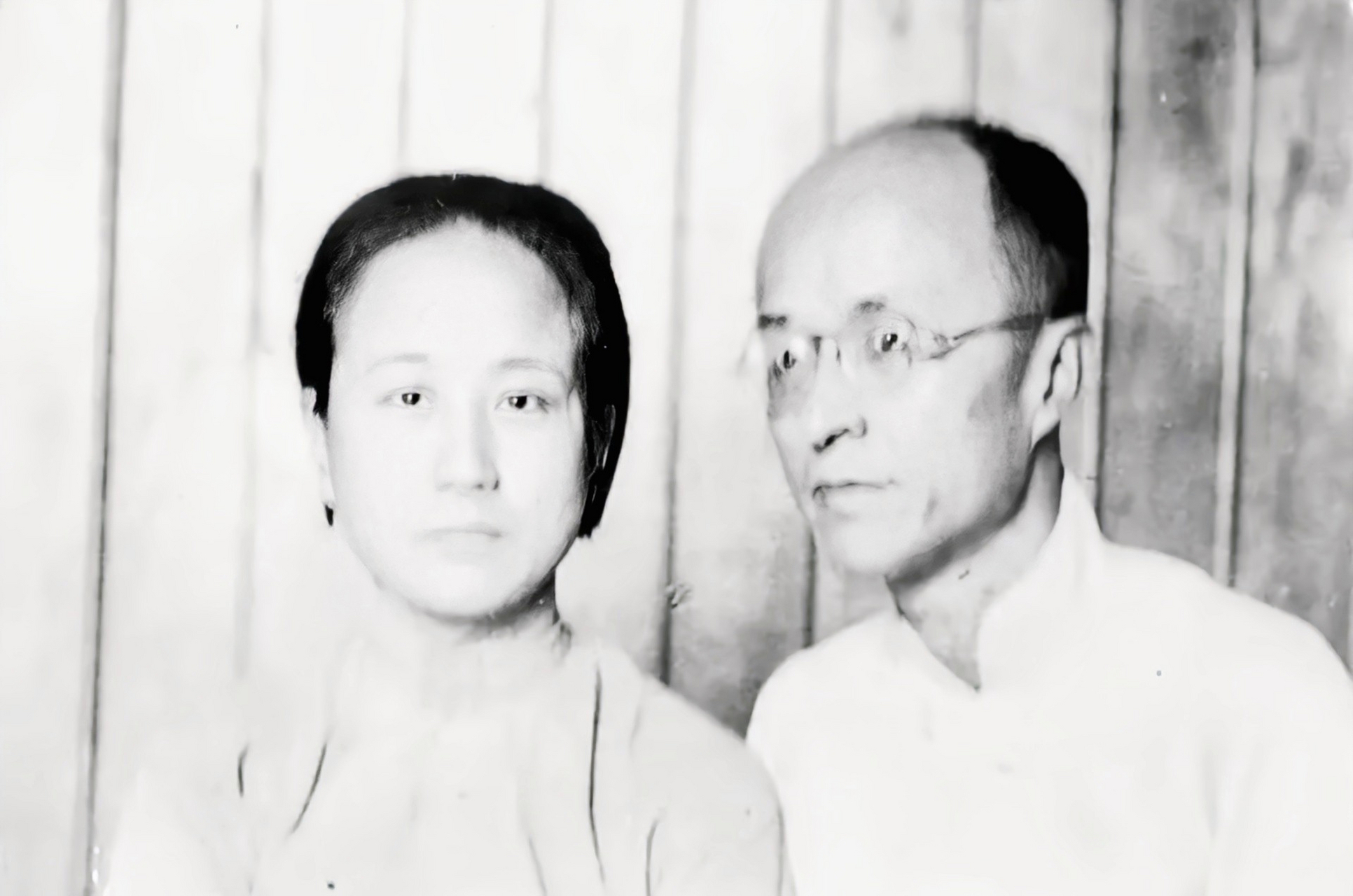 1922年,21岁的韦均一嫁给了33岁的张武龄,成了9个孩子的后妈,这个家