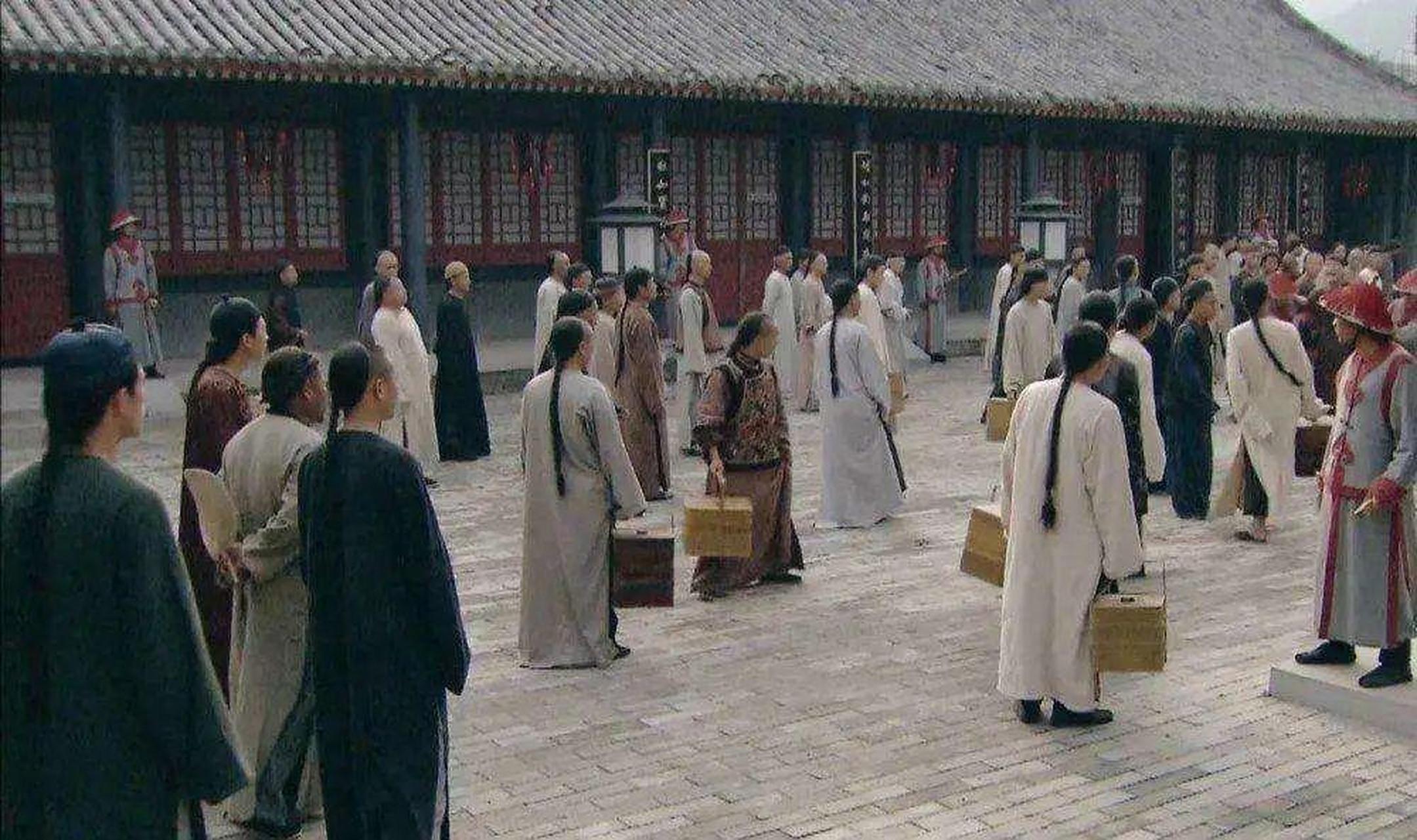 1904年,光绪皇帝废除科举制.