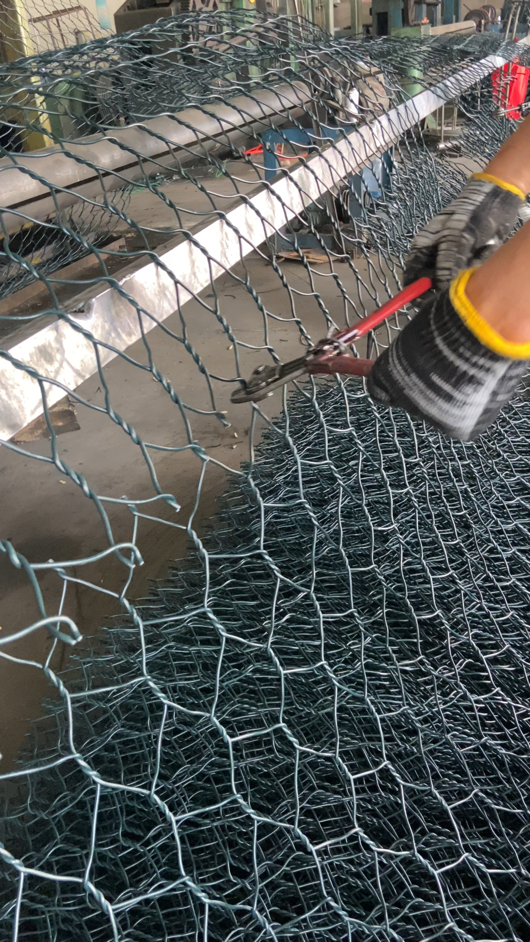 包塑石笼网,生产车间实拍