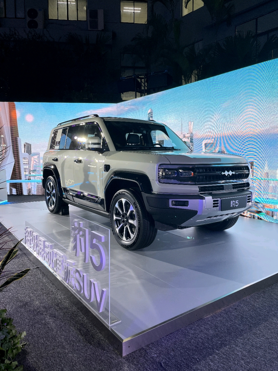 掀起硬派越野全新风潮.