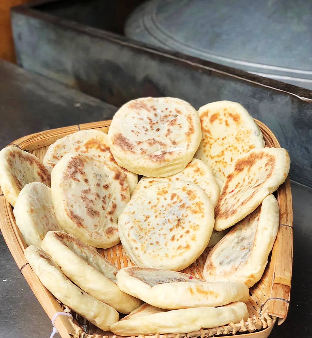 昆明特有的小吃,过了十几年竟然就涨价一块钱(全国游记)