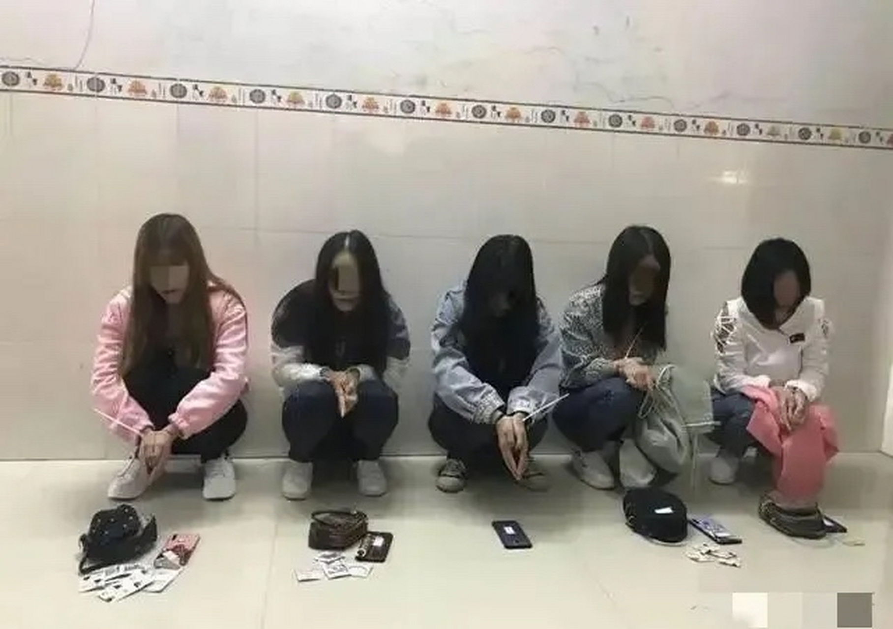 社会上流行起一种新型的卖淫方式——"私人伴游".