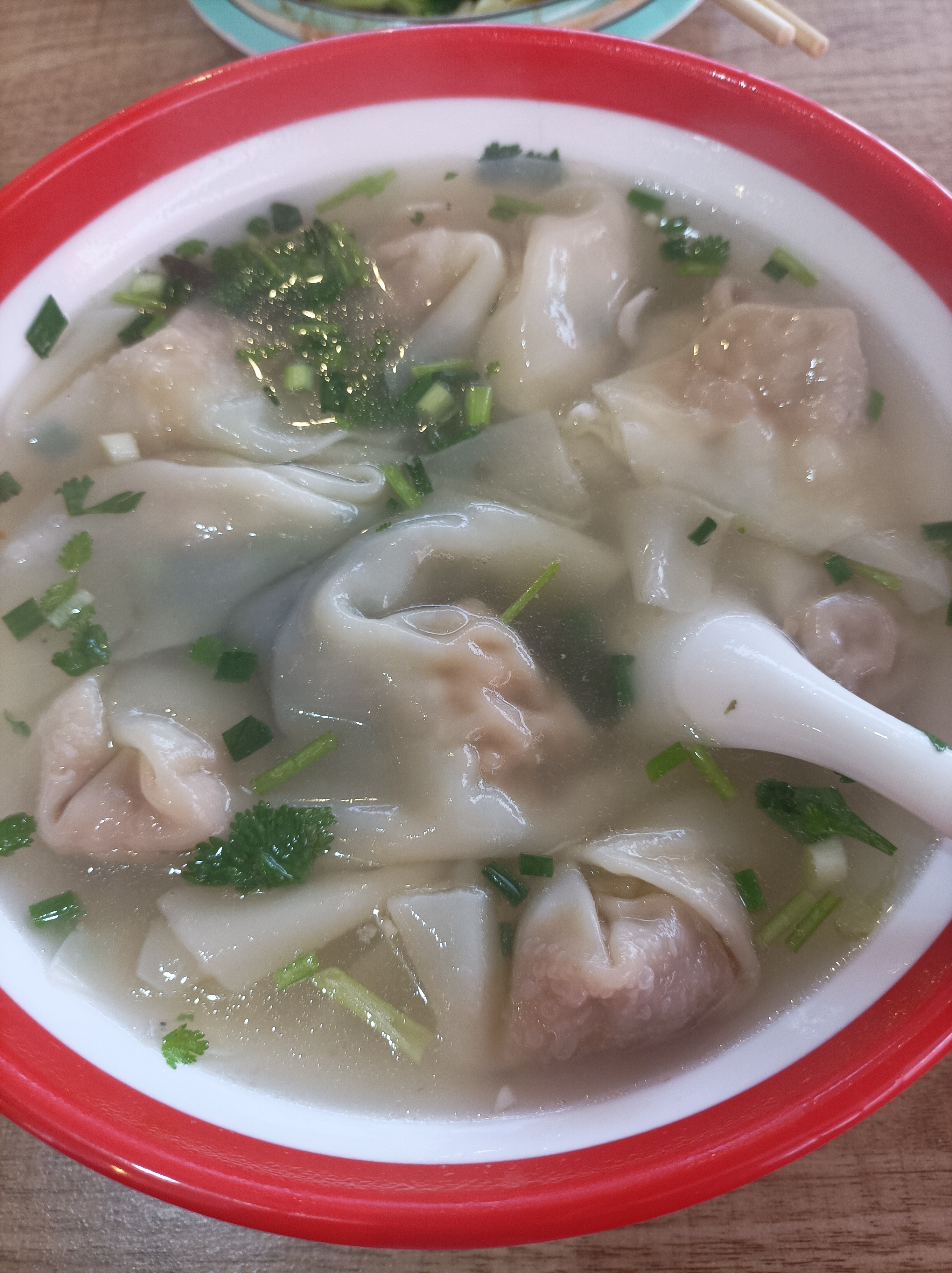 晒出家乡冬日美食# 东北大馄饨配上坛儿肉,贼香!