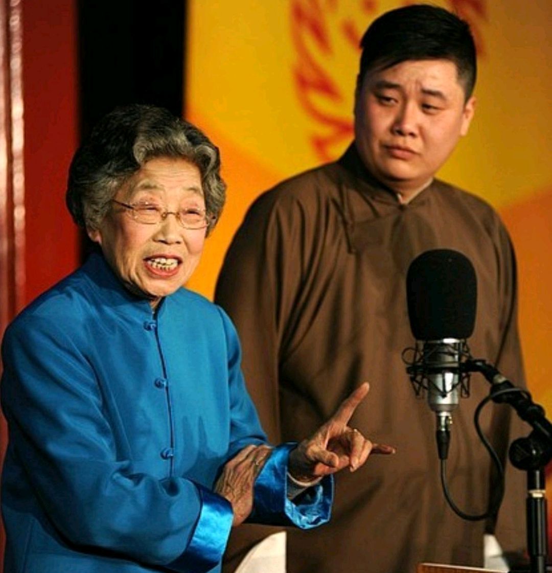 曾经天津和平区曲艺团八大名角,其中赵心敏,刘凤霞等人榜上有名