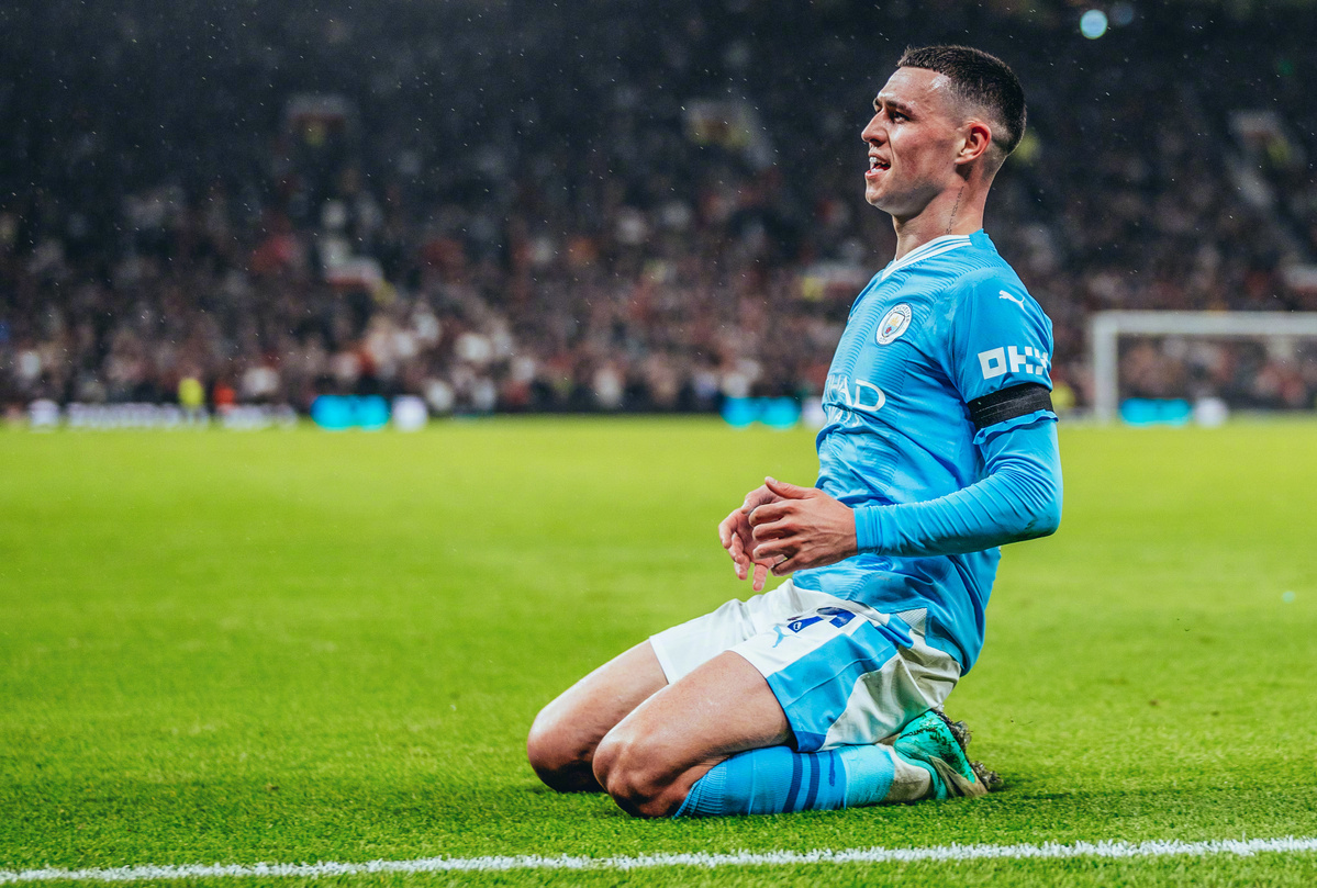 英超第10轮,曼城客场3:0曼联,哈兰德两射一传,曼城赢下德比