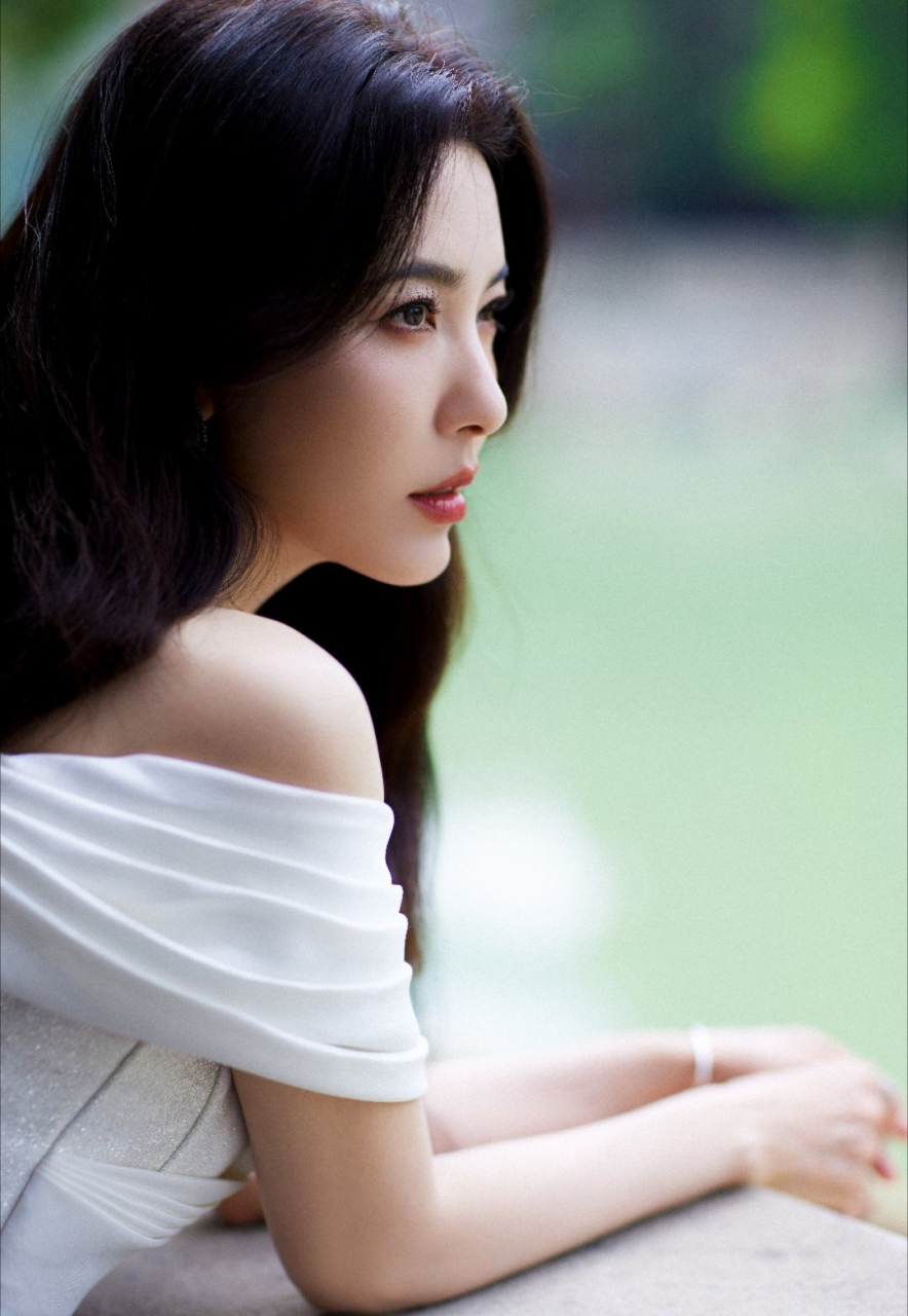 曾黎# 清纯甜美的容颜,窈窕曼妙的身材,前凸后翘,养眼吸睛