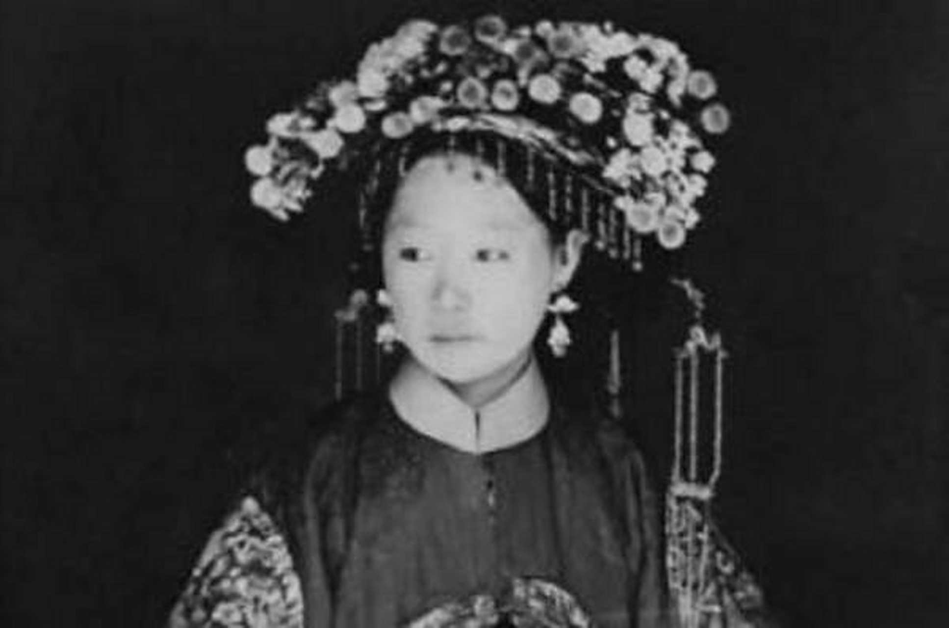 爱新觉罗.韫颖出生在皇家,并长得漂亮,被大家被称为"晚清最美格格".