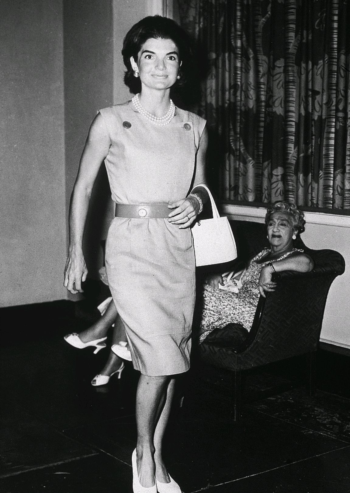 杰奎琳:24岁嫁肯尼迪,34岁嫁富豪被嫌弃,拿着2900万优雅转身