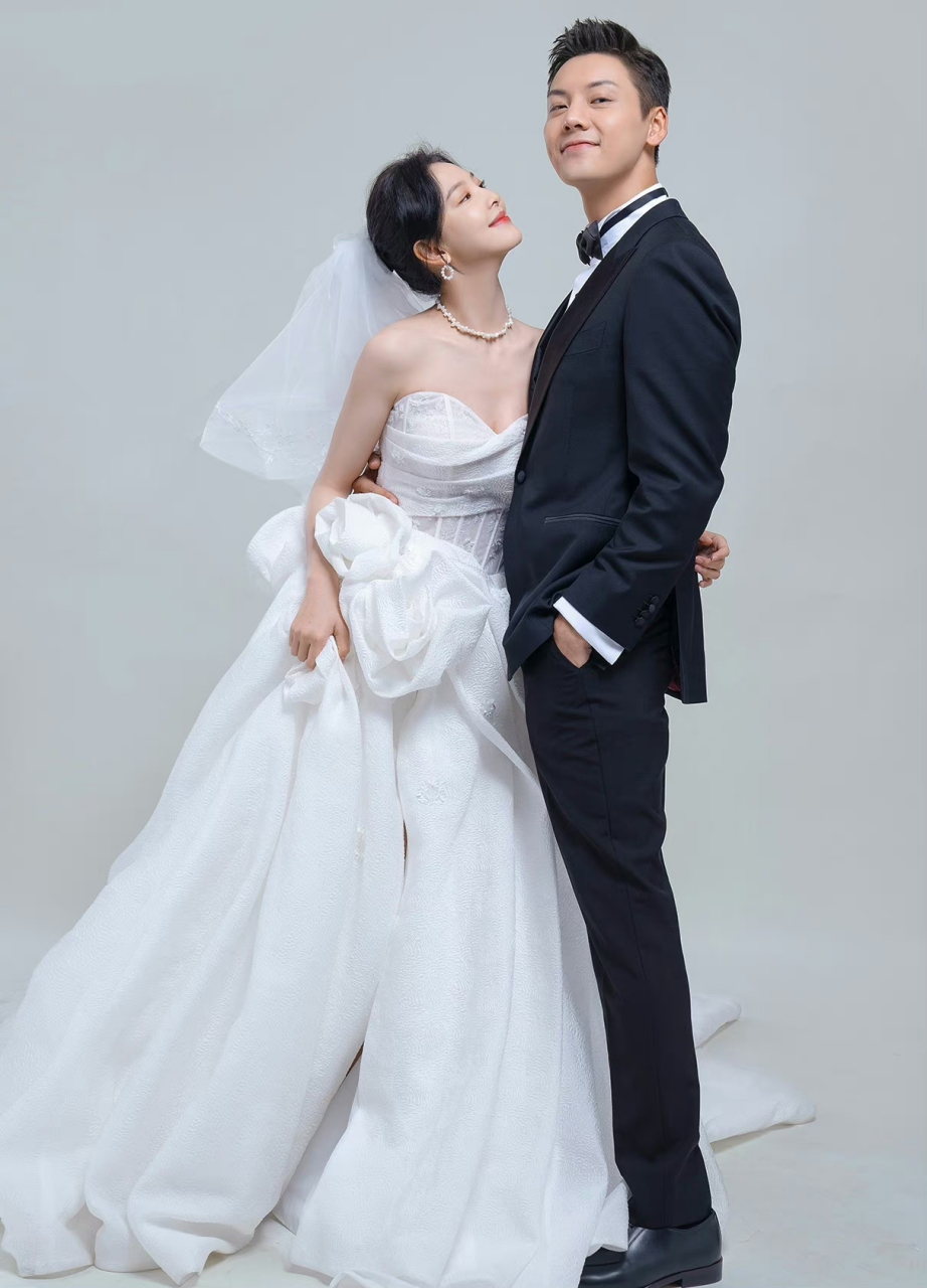 陈伟霆章若楠这组婚纱照真实到如果他两真结婚都可以直接用的程度哈哈